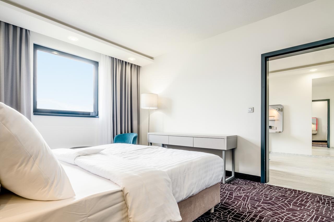 One-Bedroom Apartment,1277106406:JPEG