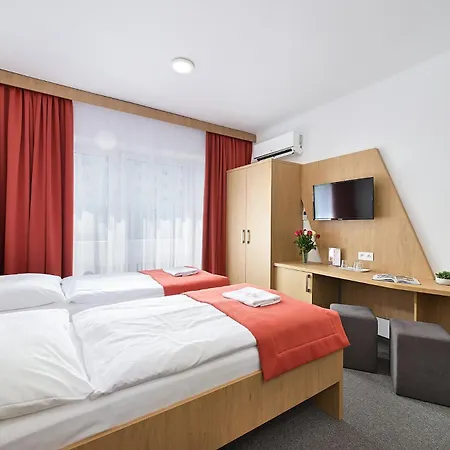 Hotel Plus-3